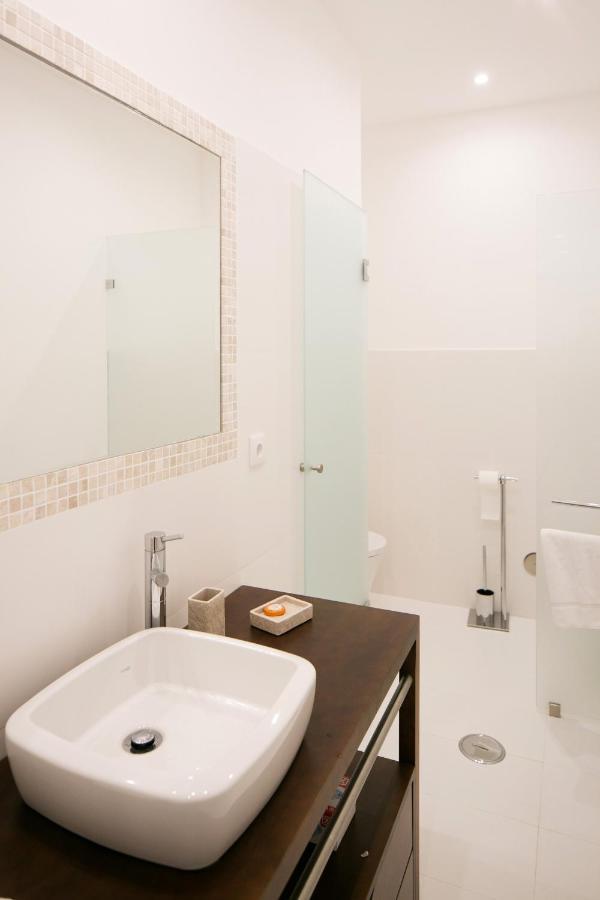 Classic & Super Central Apartment By Lovelystay Lisbon Bagian luar foto